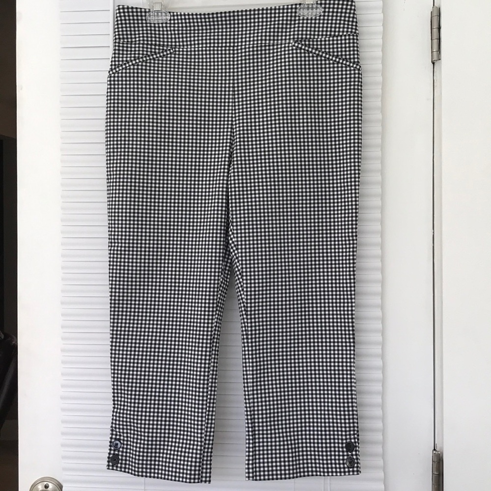 NWOT Chico’s Perfect Stretch Capri Pants Size 8 - Picture 3 of 8